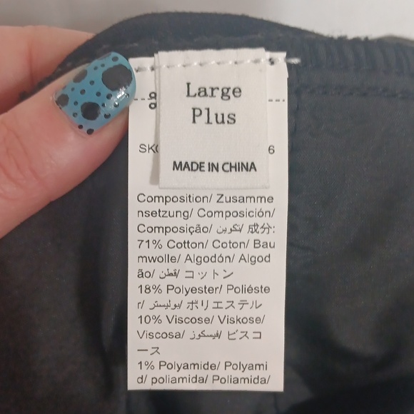 Black Distressed Mid-Rise Denim Cutoff Shorts Size Large Plus - Picture 2 of 4